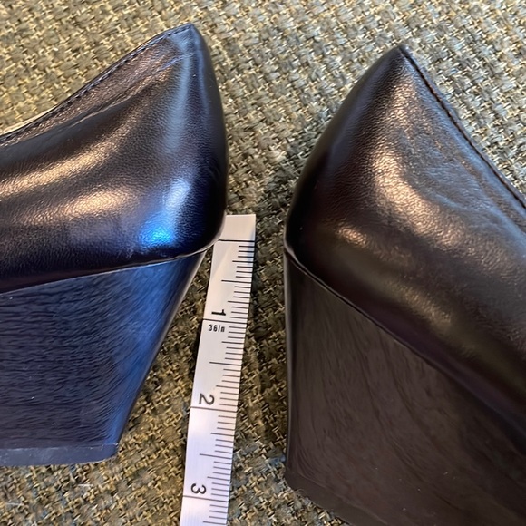 Report Black Wedge Heels (sz 7) - Picture 4 of 12